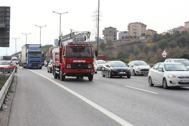 Bayram Trafiğinden Bunalan Vatandaşlar Kendilerini Dinlenme Tesislerine Attı 1
