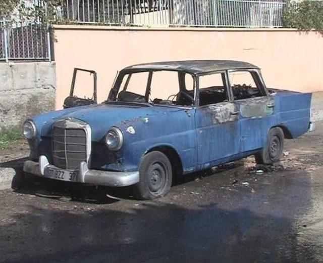 Yarım Asırlık Araç Kül Oldu 2