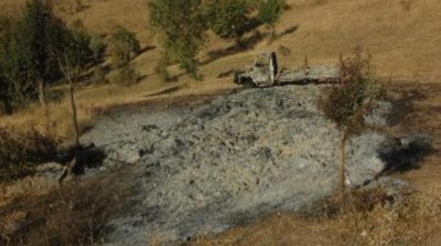 Hakkari’de 4 Bin 500 Ot Yığını Ve 1 Araç Yakıldı