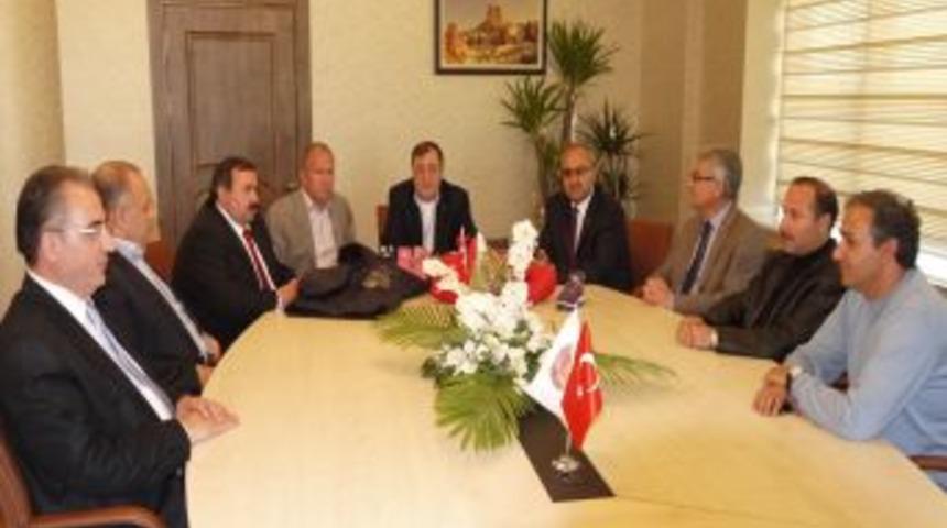 Nevşehir&rsquo;de Bin 800 &Ouml;ğrenciye Bot Ve Kaban Yardımı Yapıldı