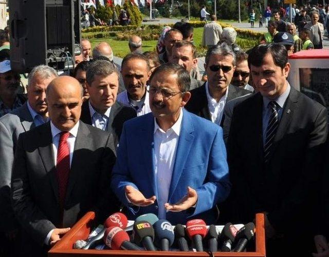 Tramvay Yolcularına &lsquo;kitap Jesti&rsquo; 3