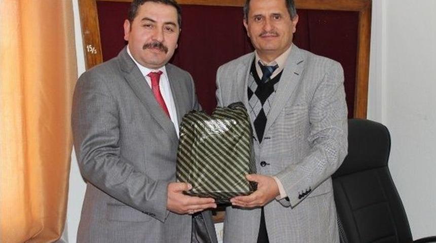 Yerk&ouml;y&rsquo;de &Ouml;ğrencilere Kitap Seti Hediye Edildi