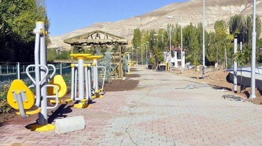 Çayboyu Parkında Düzenleme Çalışmalarında Sona Gelindi