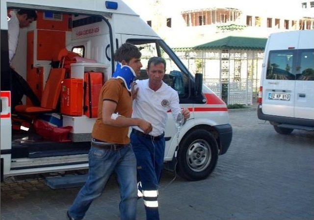 Kahta&rsquo;da, Minib&uuml;s Takla Attı: 3 Yaralı 1