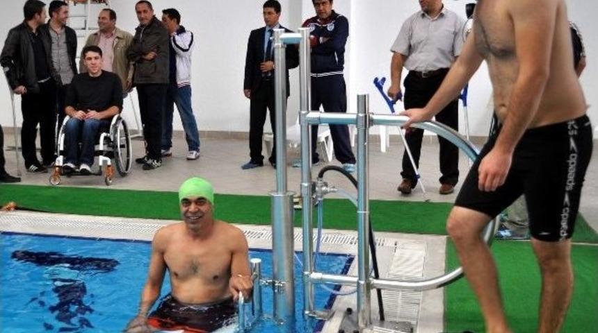 Havuzda Engeller Kalkıyor