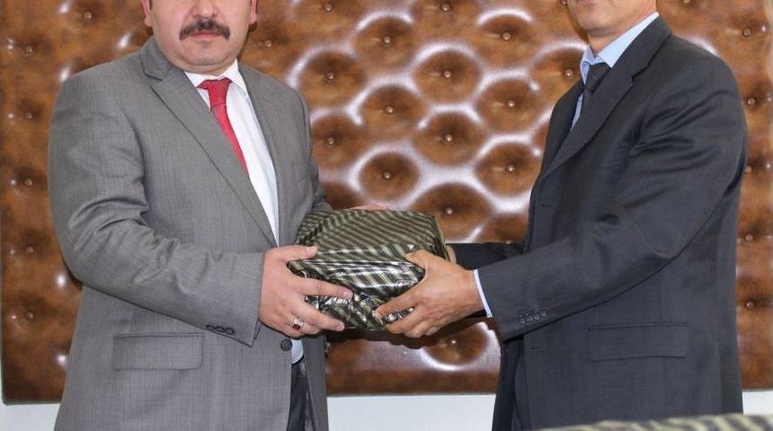 Yerk&ouml;y'de &Ouml;ğrencilere Kitap Seti Hediye Edildi