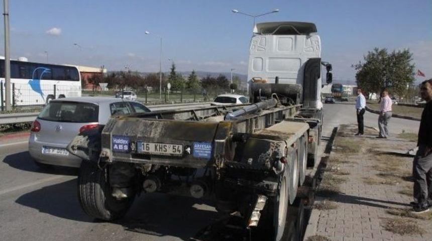 İneg&ouml;l'de a&ccedil;ılan damper k&ouml;pr&uuml;ye &ccedil;arptı