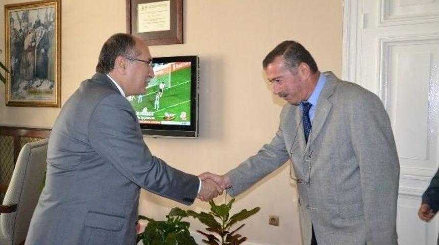 Vali Savaş Personeliyle Bayramlaştı