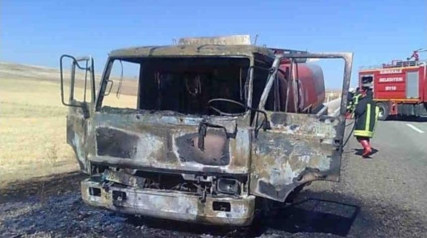 Kırıkkale'de Motorin Y&uuml;kl&uuml; Tanker Yangını