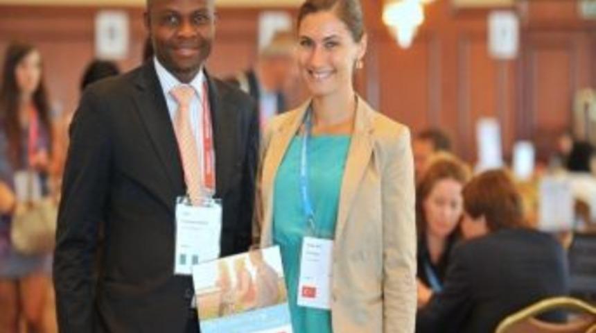 İzmir &Uuml;niversitesi Uluslararası Platformda