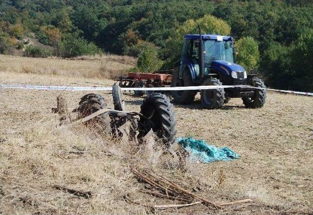 Traktör Altında Kalan Şahıs Hayatını Kaybetti