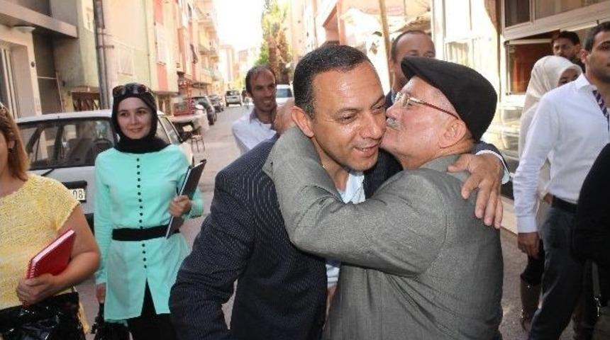 Bayraklı'da Ali Aslan Ve Ekibi Sokakları Aşındırıyor