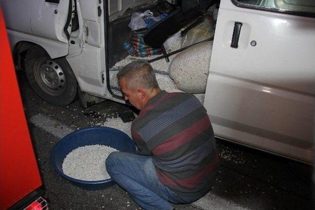 Minibüs Otobüse Çarptı: 5 Yaralı