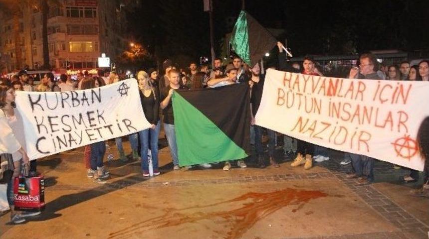 Hayvan Hakları Aktivistlerinden Kurban Protestosu