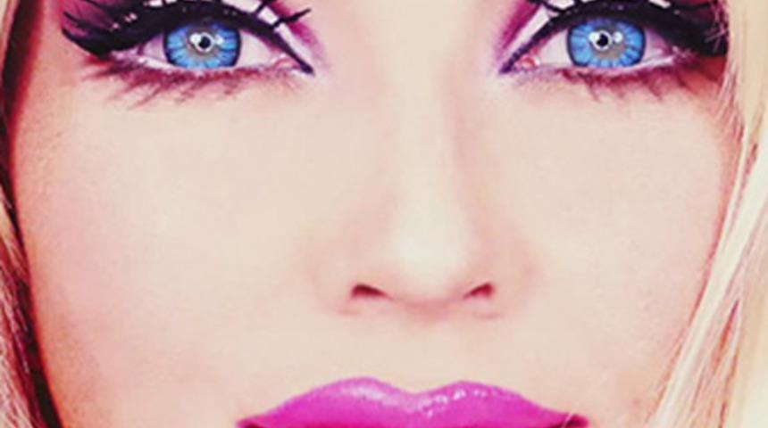 Makyajla 1 dakikada Barbie oldu!