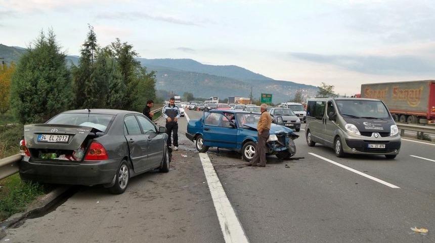 TEM Otoyolunda Trafik Kazası: 2 Yaralı
