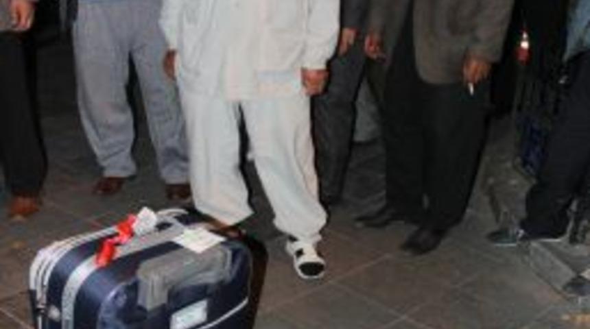 Dolandırıldıklarını Iddia Eden Hacı Adayları, Firma &Ouml;n&uuml;nde N&ouml;bet Tutuyor