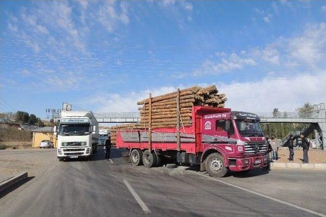 Eleşkirt’te Trafik Kazası: 2 Yaralı