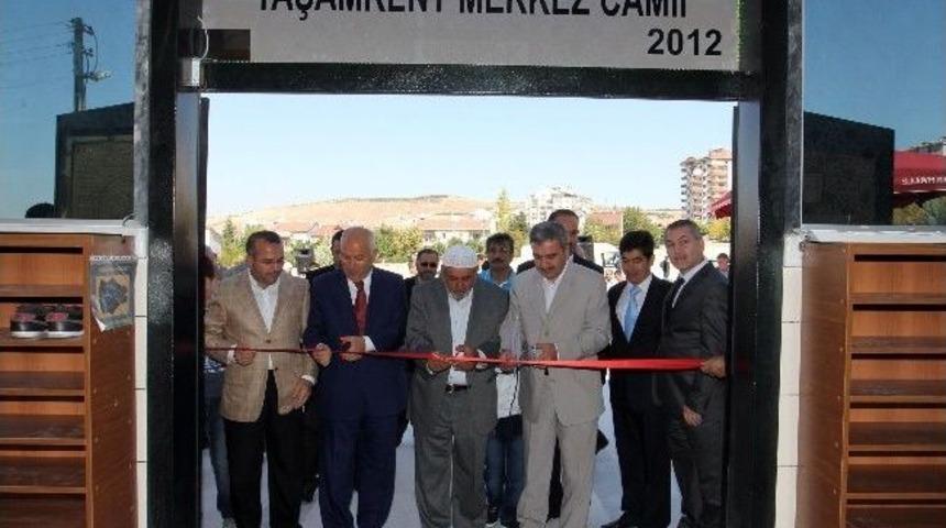 Yaşar, Caminin İbadete A&ccedil;ılış T&ouml;renine Katıldı