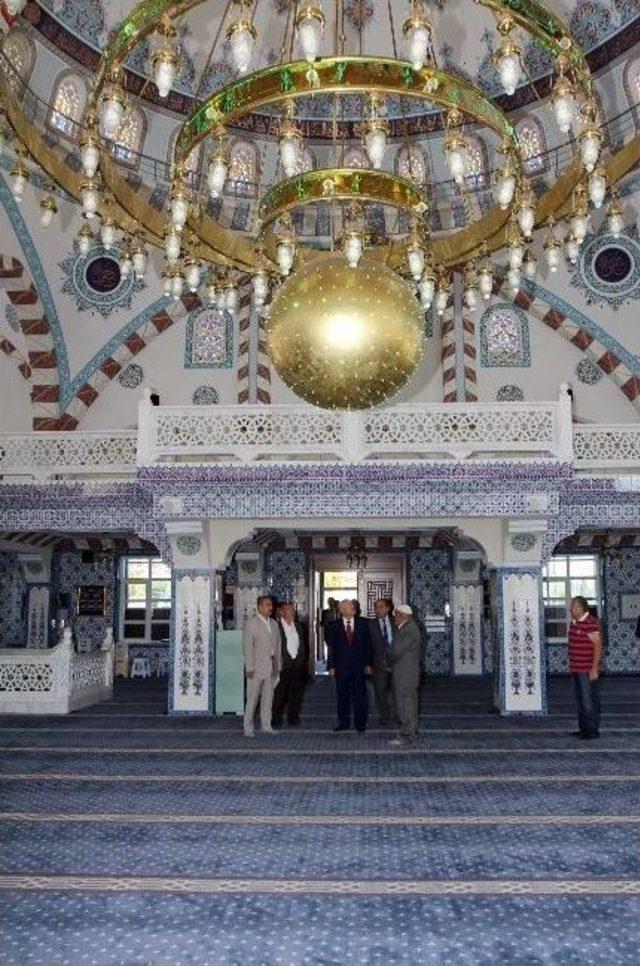 Yaşar, Caminin İbadete Açılış Törenine Katıldı