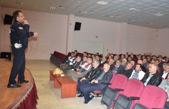 Kazan'da Servis Şoförlerine Trafik Semineri