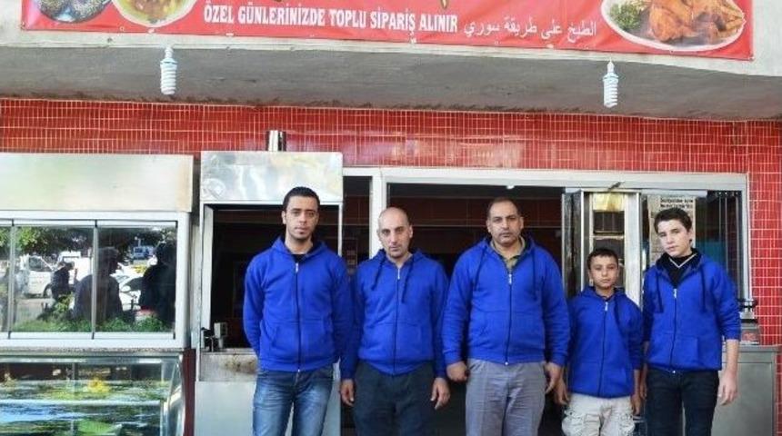 Suriyelilerin İzmir&rsquo;deki &lsquo;aş&rsquo; Kapısı