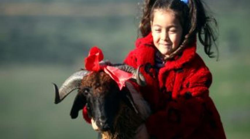 &Ccedil;ocuk Psikoloğu Uluyol: Kurban Kesim Sahnelerinden &Ccedil;ocukları Korumalıyız