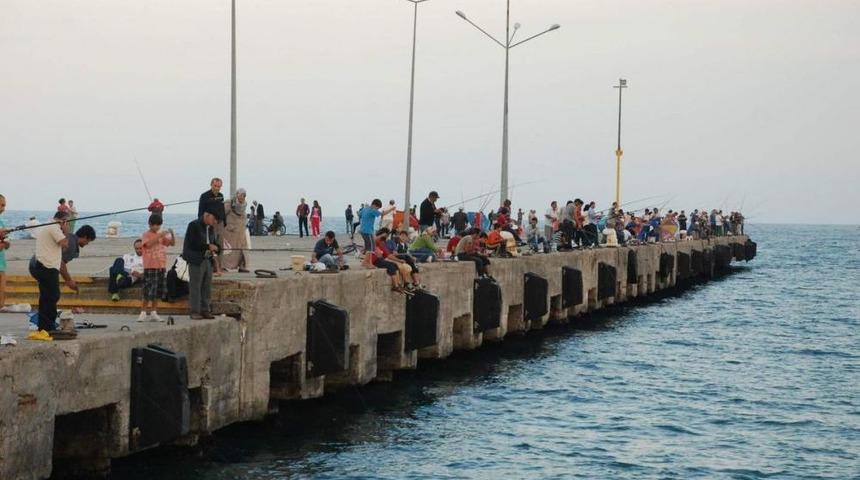 Sinop Iskelesi'ne Amat&ouml;r Balık&ccedil;ı Ilgisi