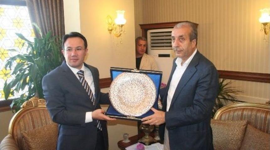 Bakan Eker&rsquo;den Kurbanlıklarını Satamayanlara M&uuml;jde