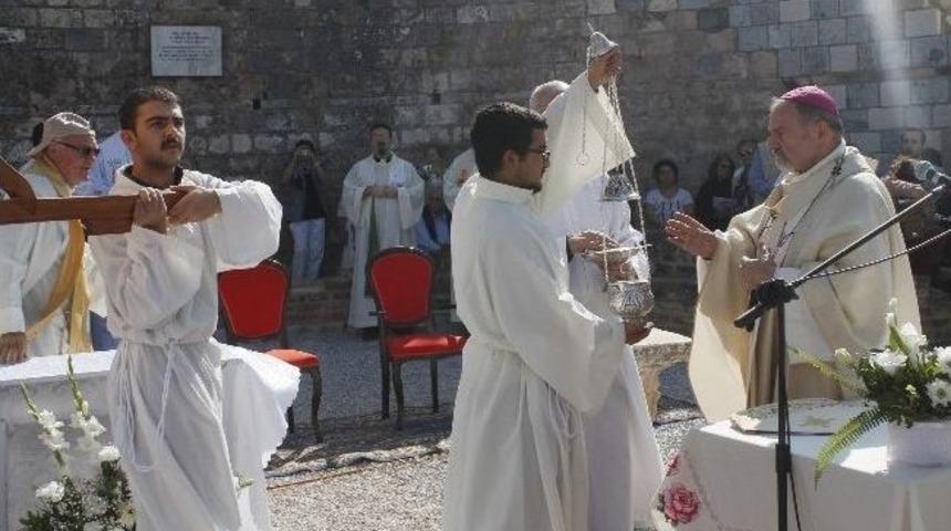 Efes Antik Kentindeki Meryem Kilisesinde Barış Duaları Edildi