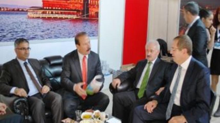 Mesut Ergin Ayvalık Standını Yalnız Bırakmadı