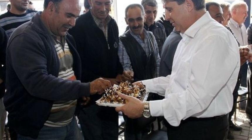 Başkan Tartan Kurban Bayramını İş&ccedil;ilerle Kutladı