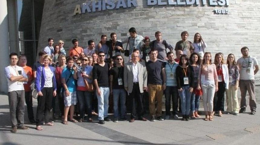 Avrupalı Gen&ccedil;ler Akhisar&rsquo;da Aşure Zirvesi Yaptı