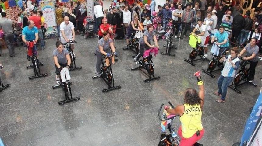 Piazza'da Ziyaret&ccedil;iler 'spinning' İle 12 Bin Kalori Verdi