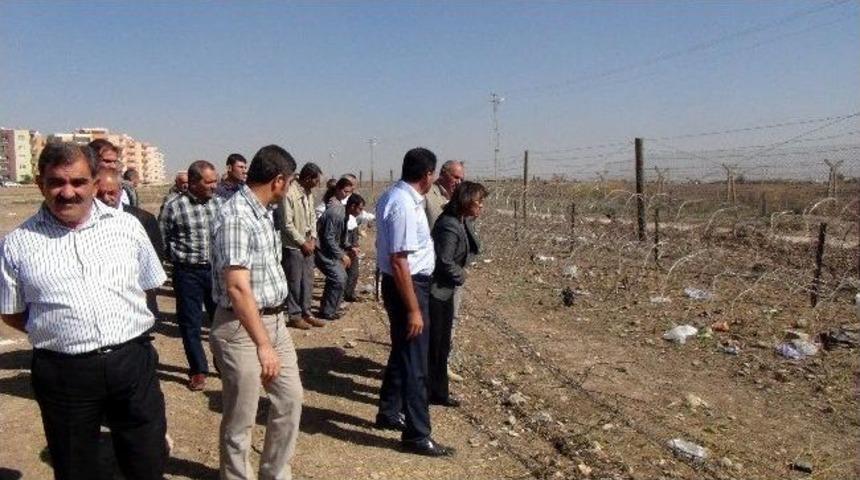 Belediye Başkanı, İstinat Duvarını Engellemek İ&ccedil;in Mayınlı Alana Girdi