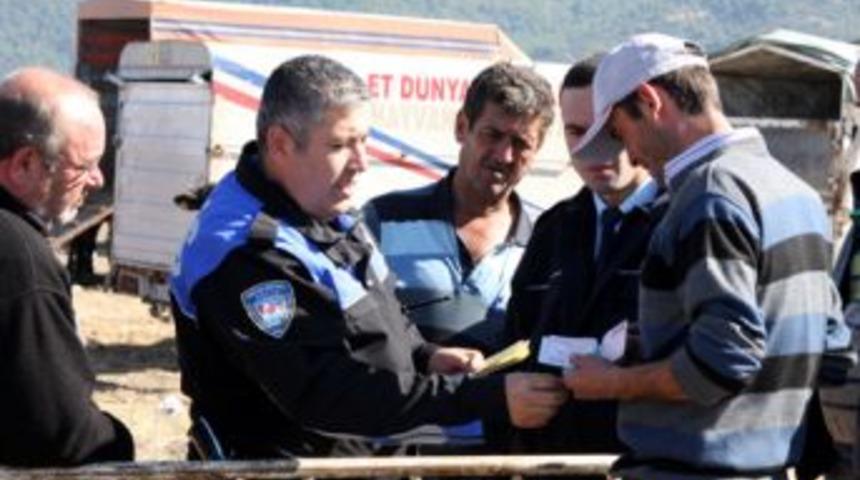 Polis her yerde halkı bilin&ccedil;lendirmeye &ccedil;alışıyor