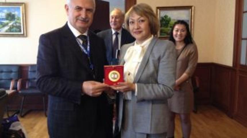 A&Uuml; Rekt&ouml;r&uuml; Ko&ccedil;ak, İkinci Orta Asya Tıp Eğitimi Kongresi'ne Katıldı