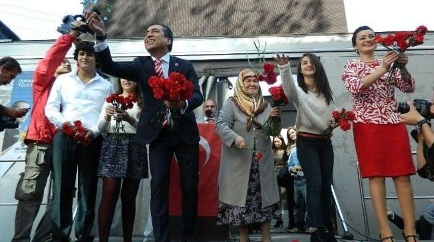 Bayraklı'da Miting Gibi Aday Adaylığı A&ccedil;ıklaması