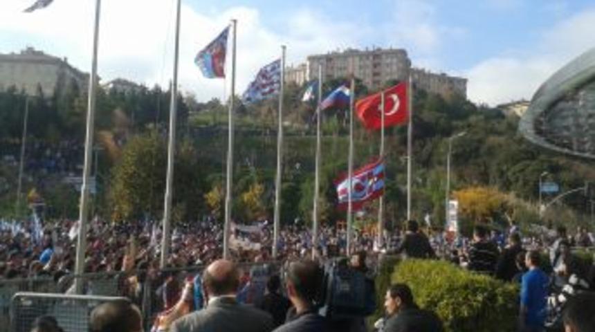 Trabzonsporlular TFF &Ouml;n&uuml;nde Eylem Yaptı