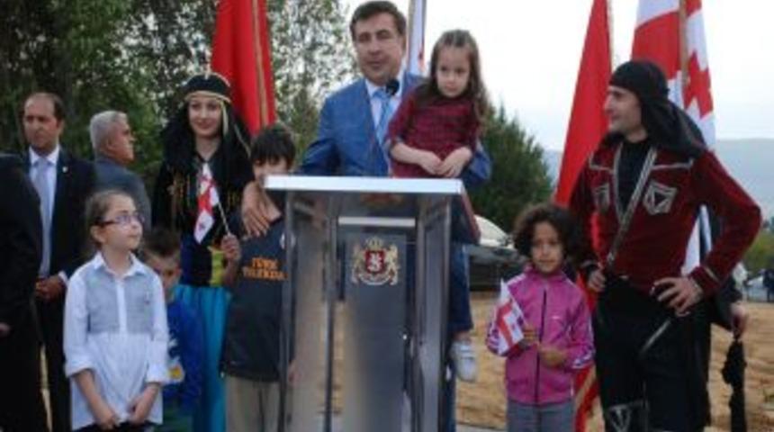Saakaşvili, Kocaeli'ndeki G&uuml;rc&uuml;lere &Ccedil;ifte Vatandaşlık Beratı Verdi