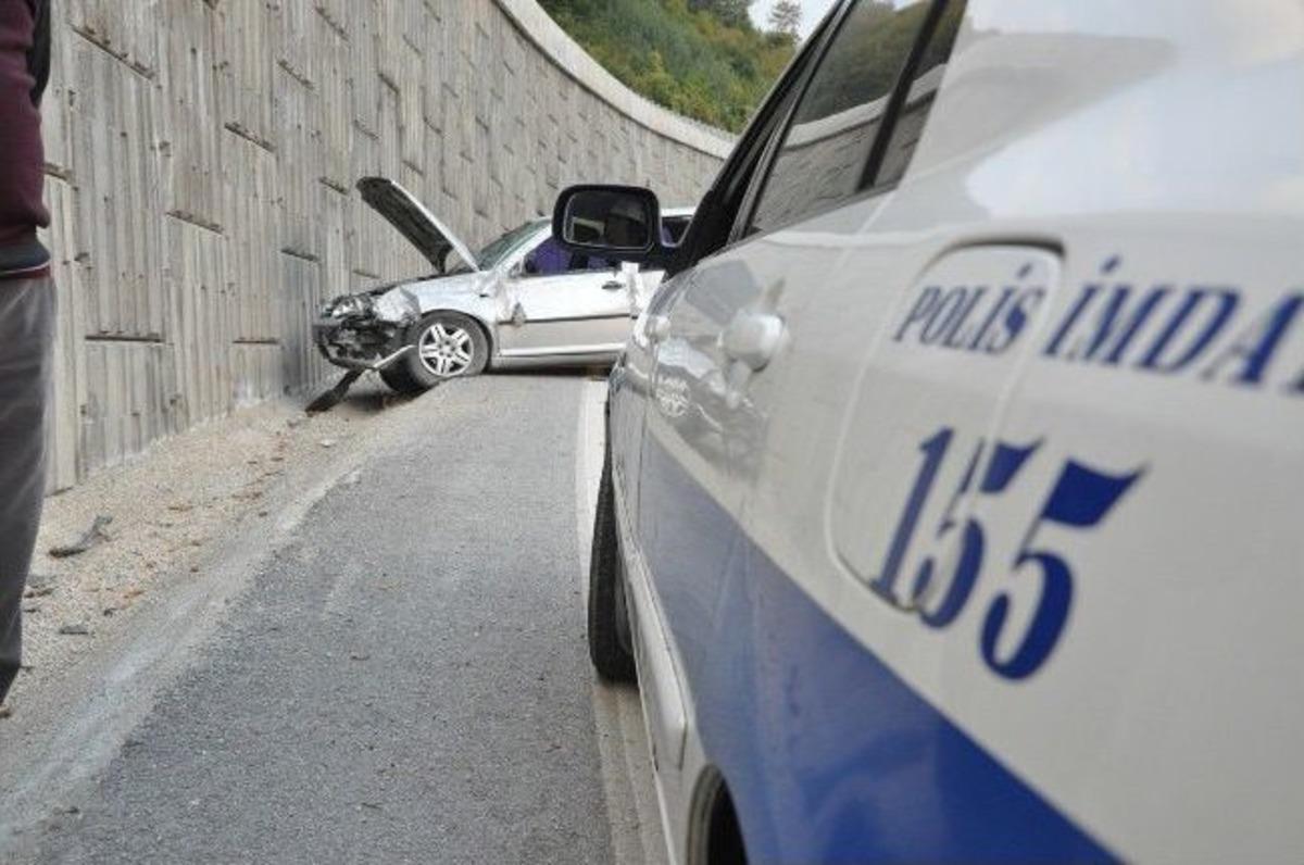 Polis Ve Ailesi Kaza Yaptı: 5 Yaralı