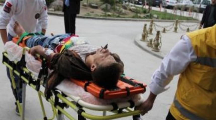 Otomobil Motosiklete &Ccedil;arptı: 2 Yaralı