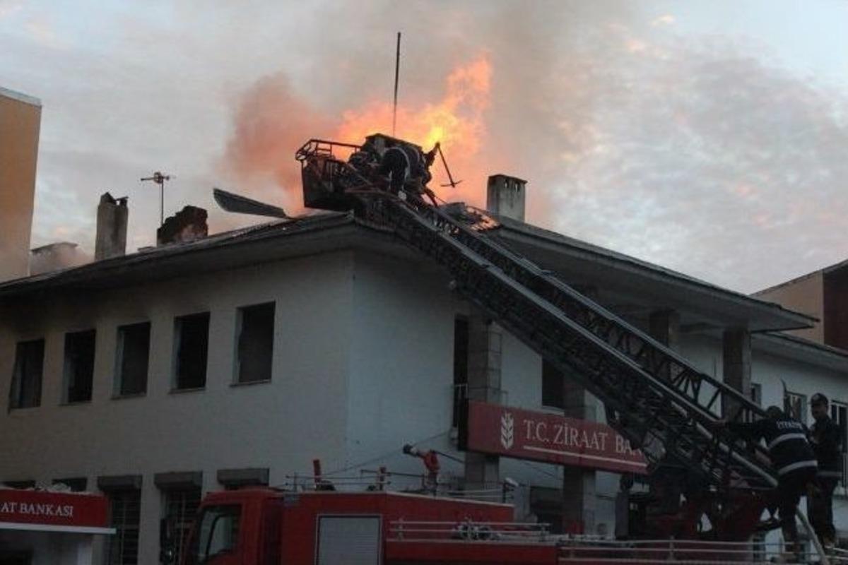 Ağrı&rsquo;da &Ccedil;atı Yangını Korkuttu