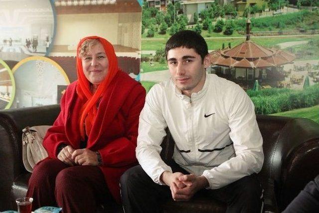 Kazakistanlı Ferdoussi Kurbanını Başakşehir&rsquo;de Kesti 2