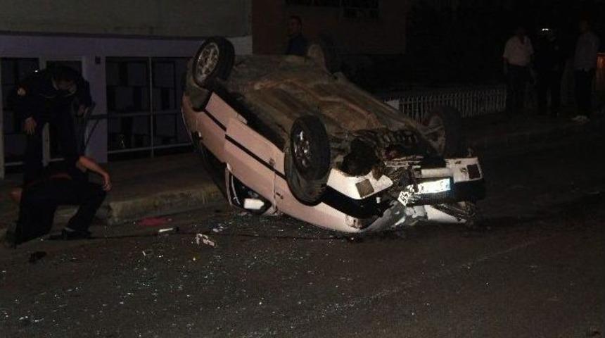 Kaza Yaptıktan Sonra Aracı Bırakıp Ka&ccedil;tılar