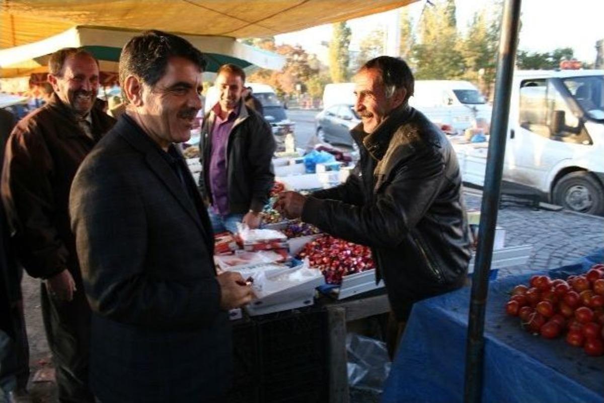 Kars Belediye Başkanı Nevzat Bozkuş Bayram Pazarını Gezdi