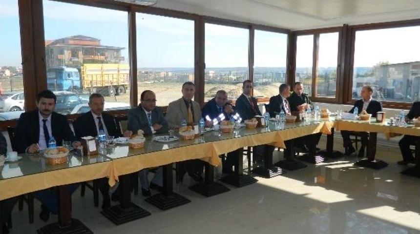 Daire M&uuml;d&uuml;rleri Kahvaltılı Toplantıda Bir Araya Geldi