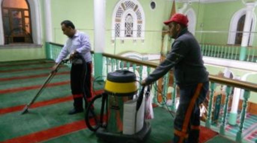 Bayram &Ouml;ncesi &Ouml;demiş'teki Camilerde Temizlik Harekatı