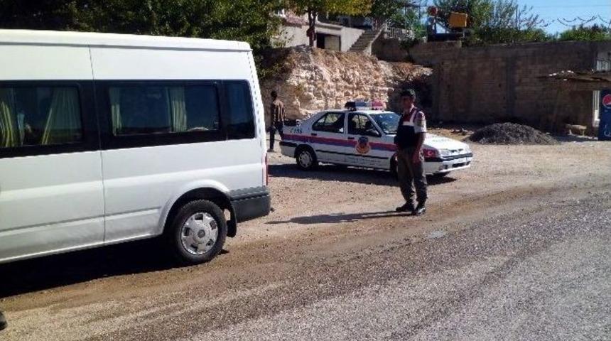 Besni Jandarma Komutanlığı Okul Servislerini Denetliyor