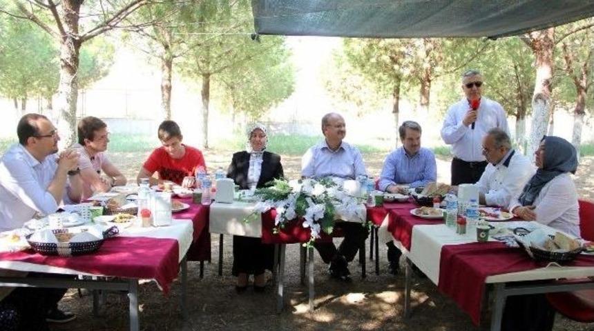 Akademisyenler Kahvaltıda Buluştu